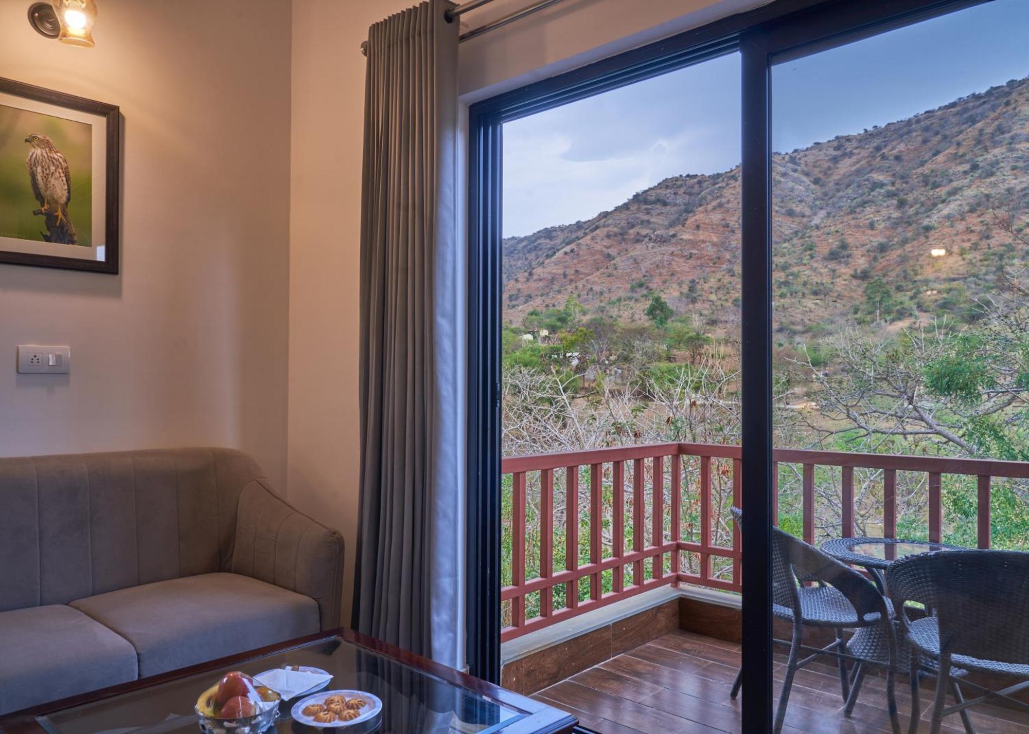 The Hunting Lodge Resort Udaipur - Villas & Pool Dabok Exterior photo