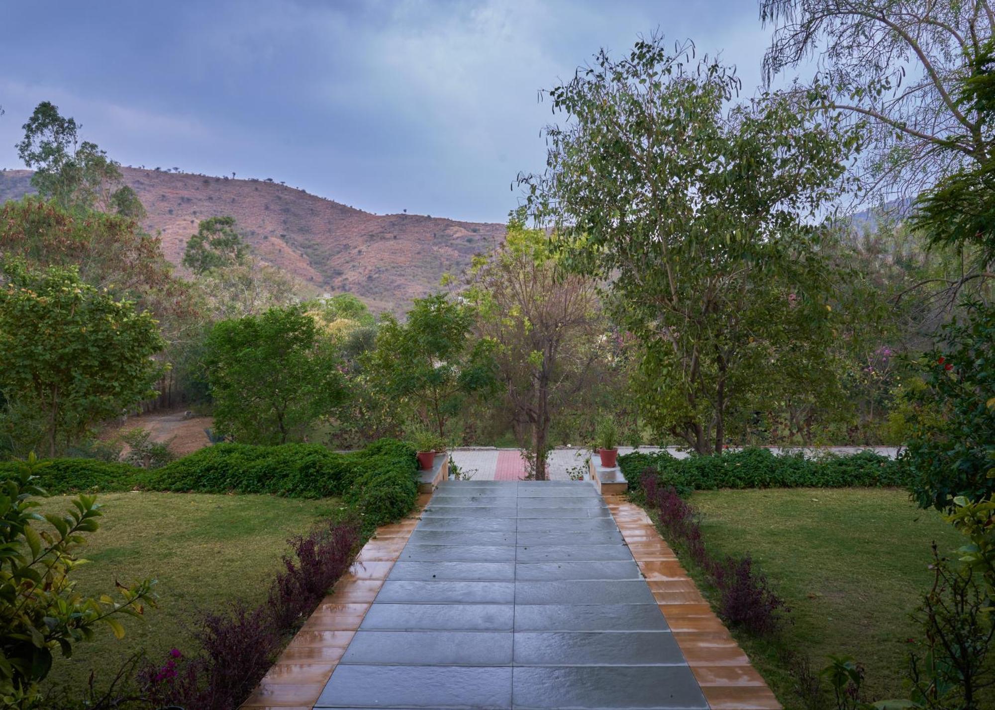 The Hunting Lodge Resort Udaipur - Villas & Pool Dabok Exterior photo