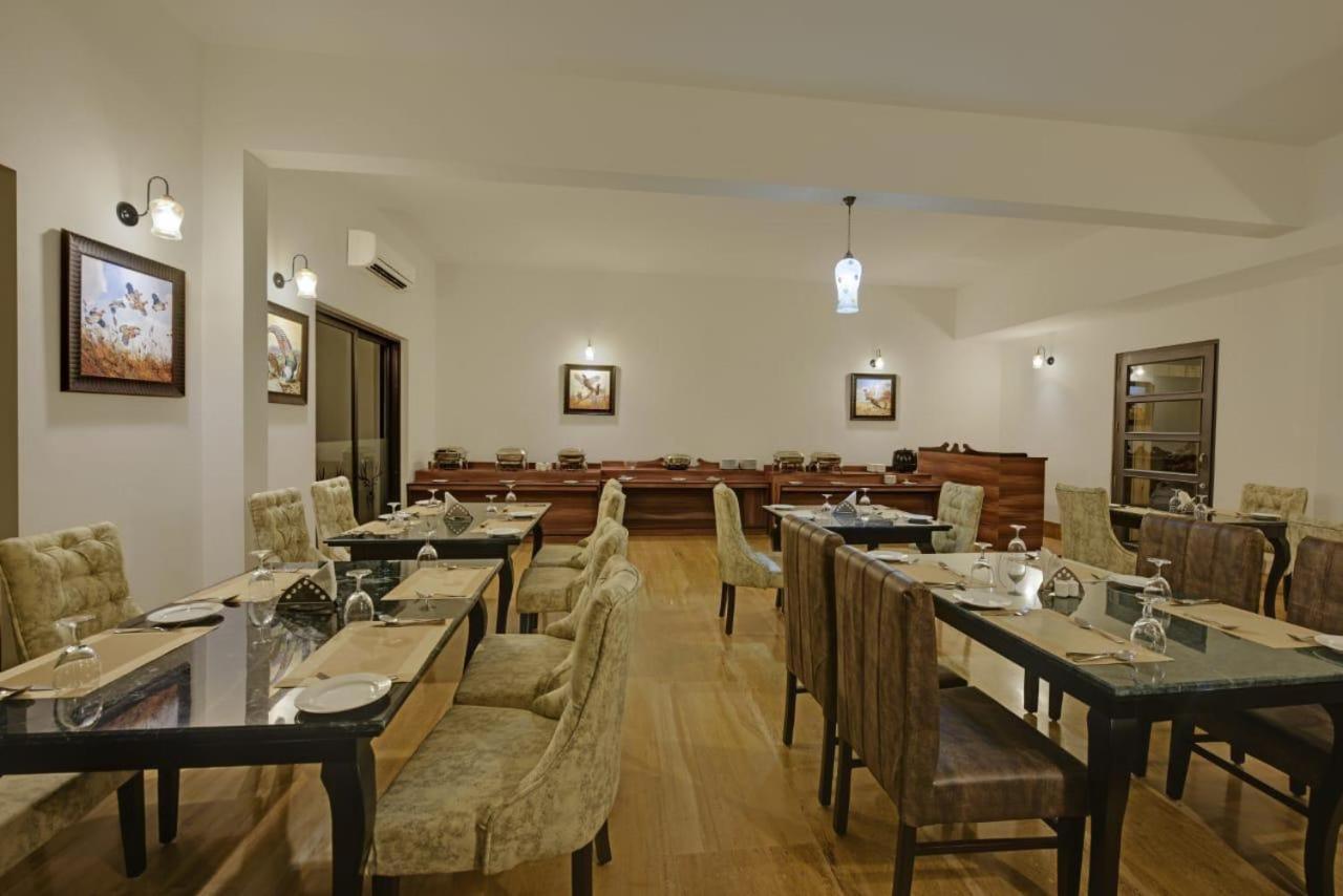 The Hunting Lodge Resort Udaipur - Villas & Pool Dabok Exterior photo